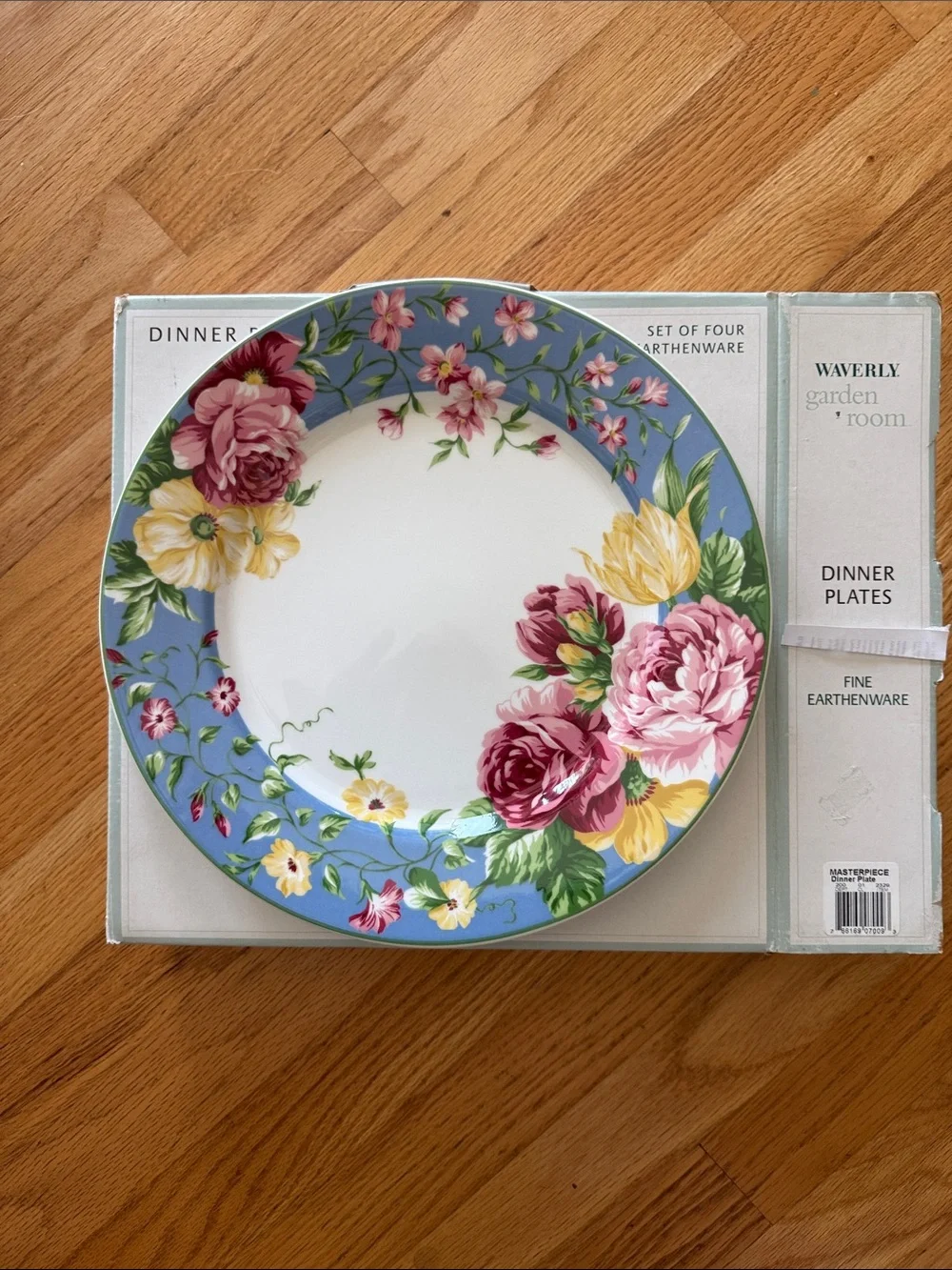 NWT Waverly Masterpiece “Garden Room” set of 2 dinner plates.